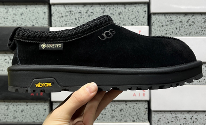 UGG Classic Snow Boot in Black