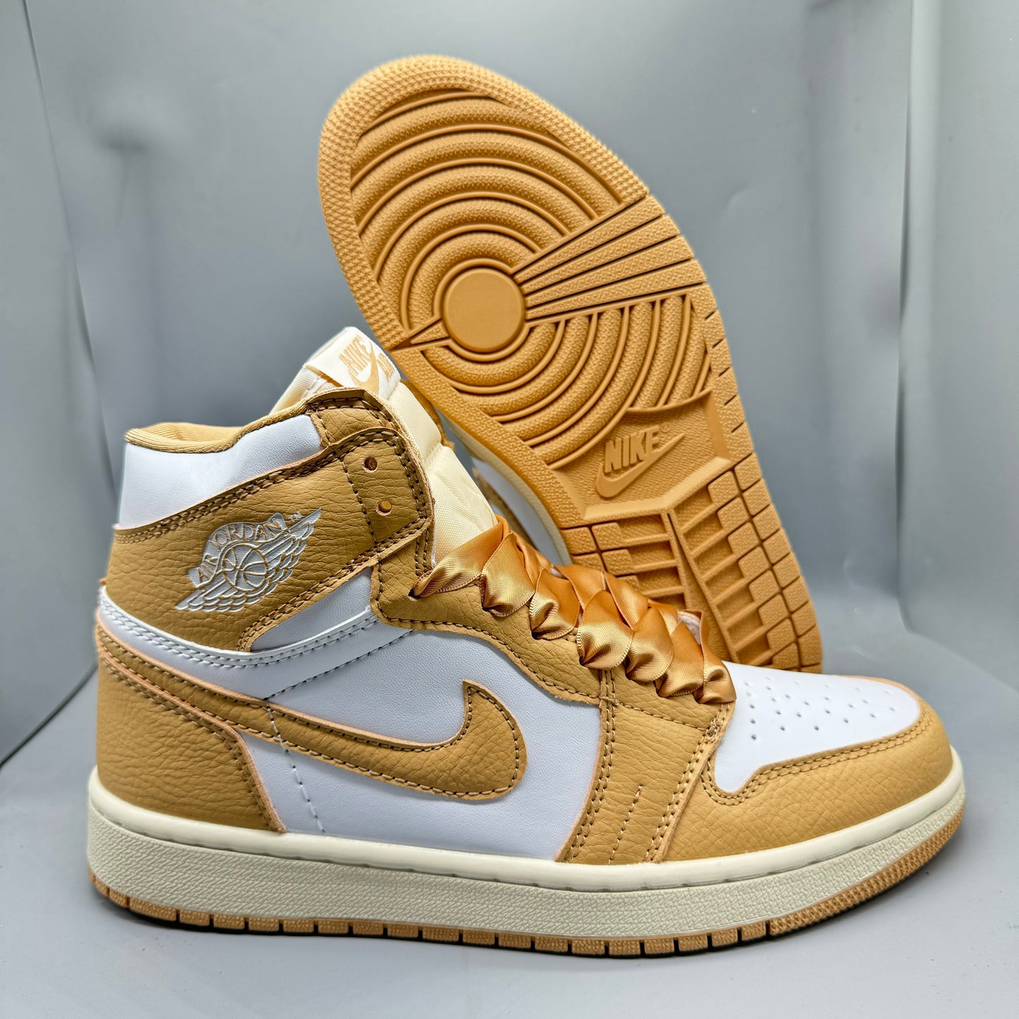 Air Jordan 1 Retro High OG "Light Brown"