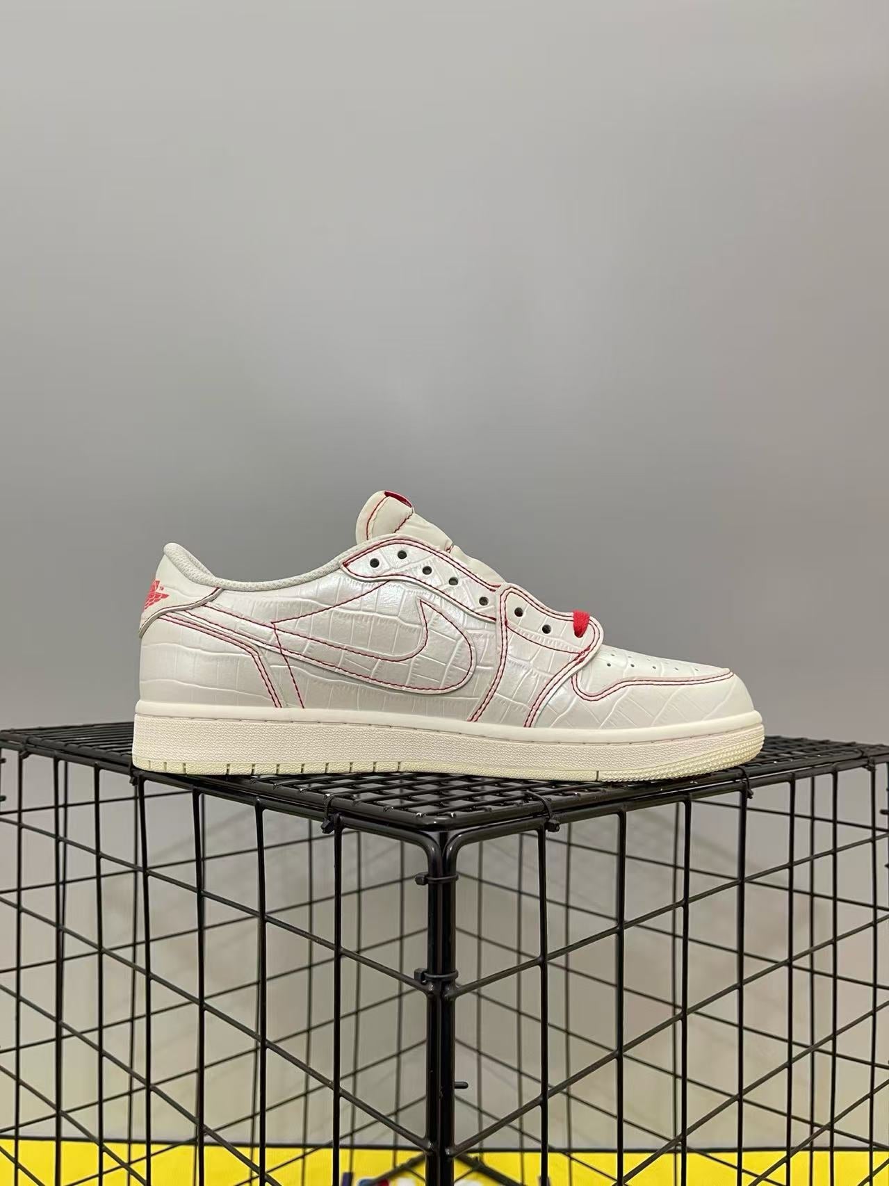 Nike Air Jordan 1 Low – White / University Red