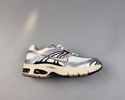 Nike Air Max Moto 2K “Beige/Sail” – Retro Runner with Vintage Vibe