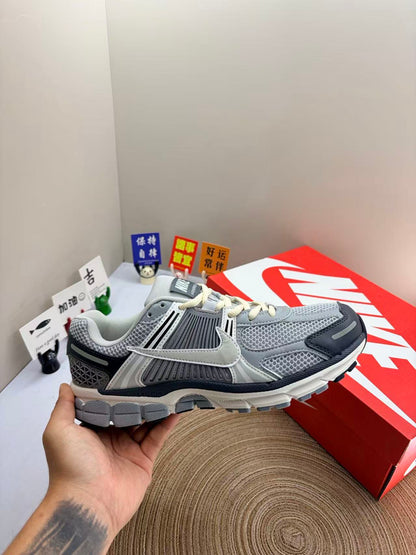 Nike Zoom Vomero 5 in Silver Grey: Liquid Metal