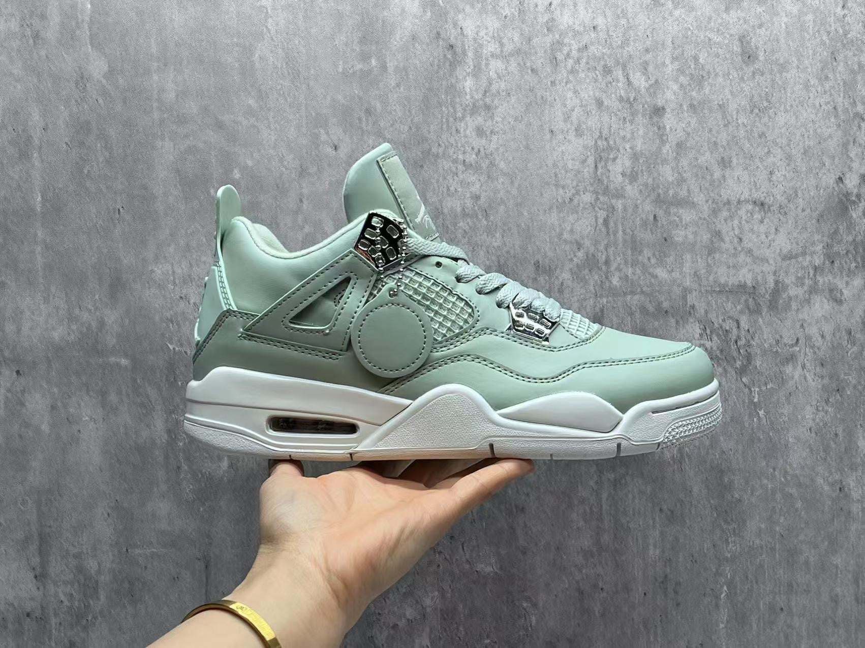 Air Jordan 4 Retro "Cool Mint"