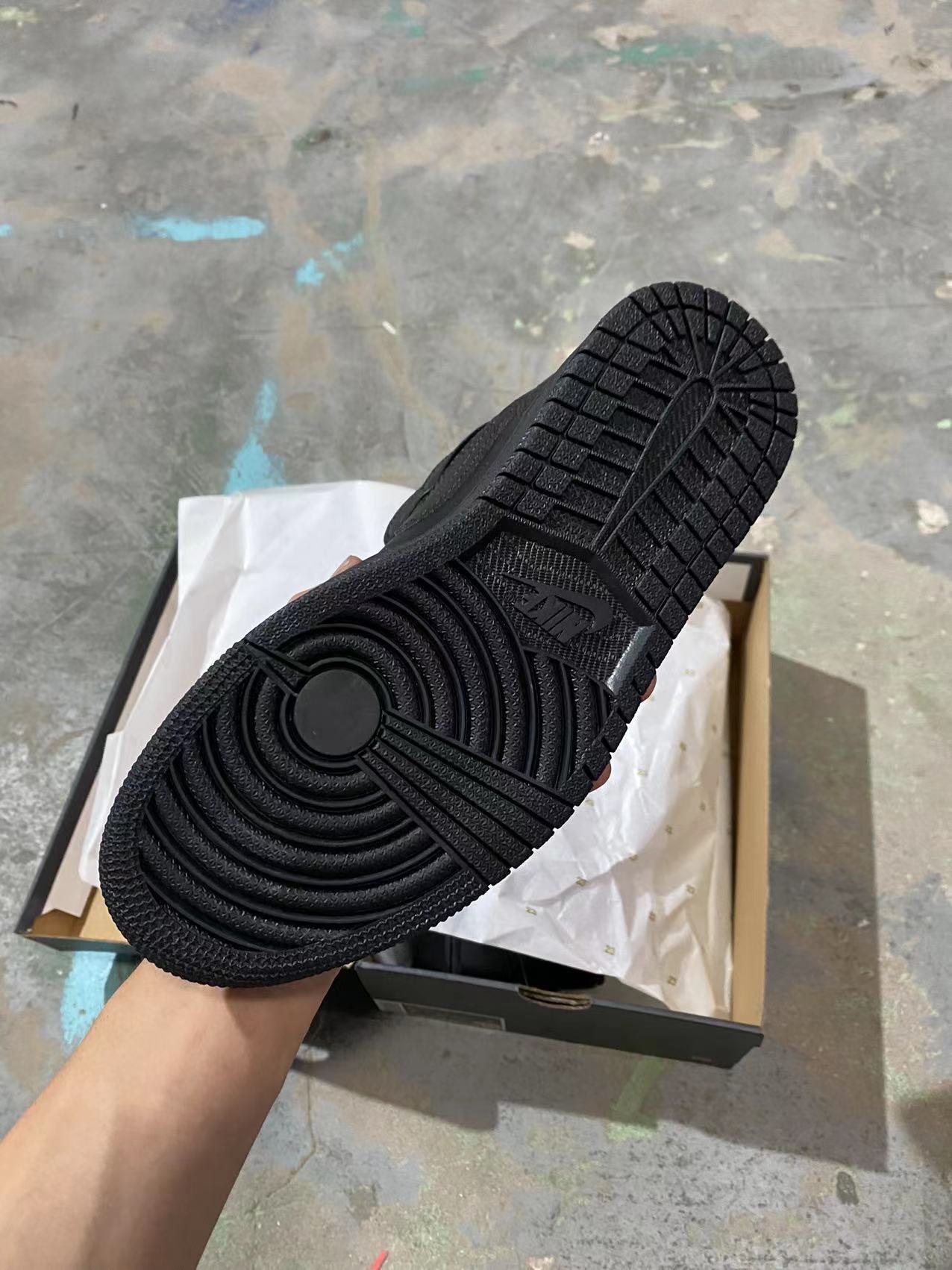 Air Jordan 1 Mid "Black Warrior"