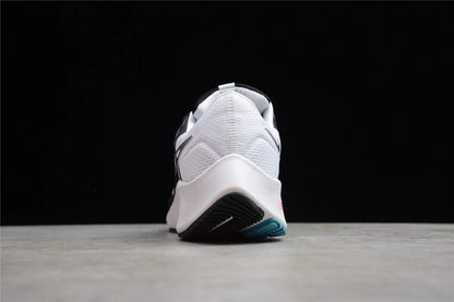 Nike Zoom Sneaker in Black/Silver: Industrial Spark