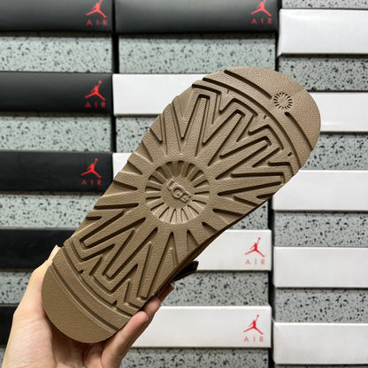 UGG Classic Snow Boot in Chestnut
