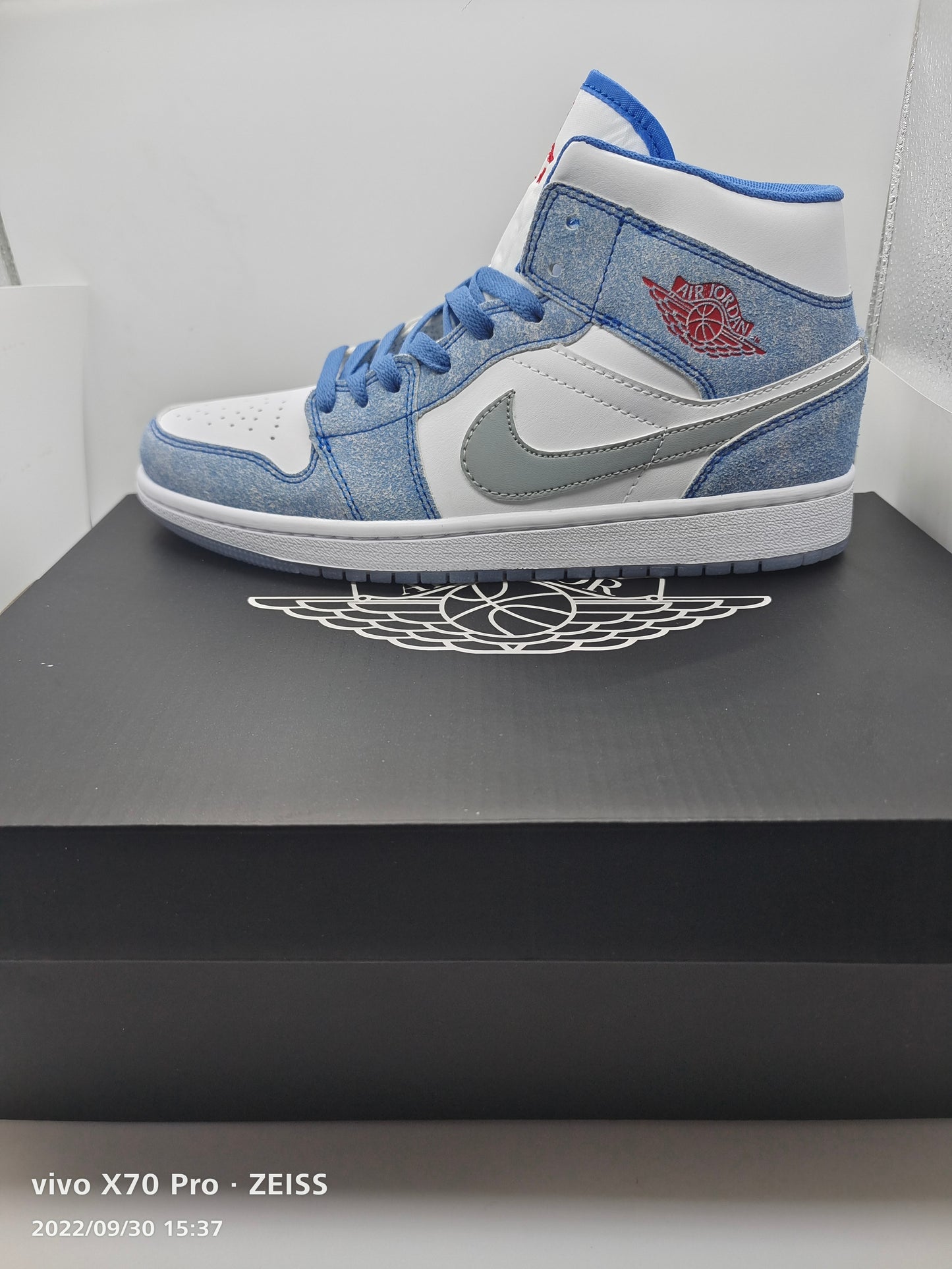 Air Jordan 1 Retro High OG "Light Orewood Brown"