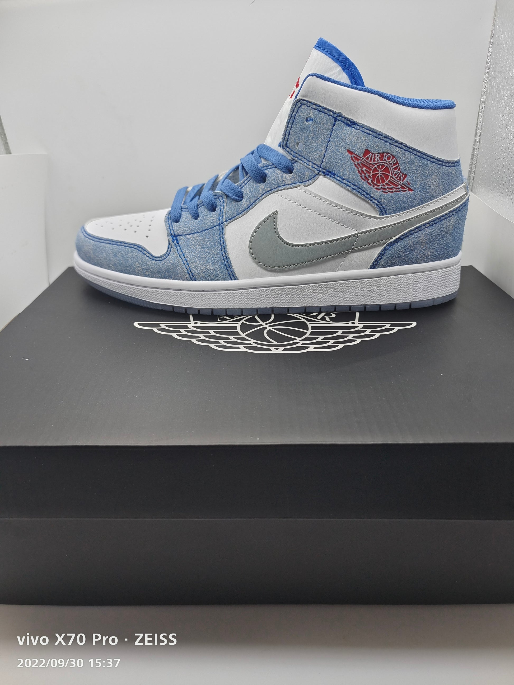 Air Jordan 1 Retro High OG "Light Orewood Brown"