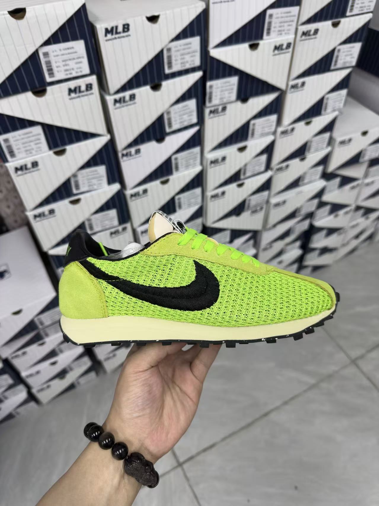 Nike Roshe Run in Green/Black: Forest Nocturne