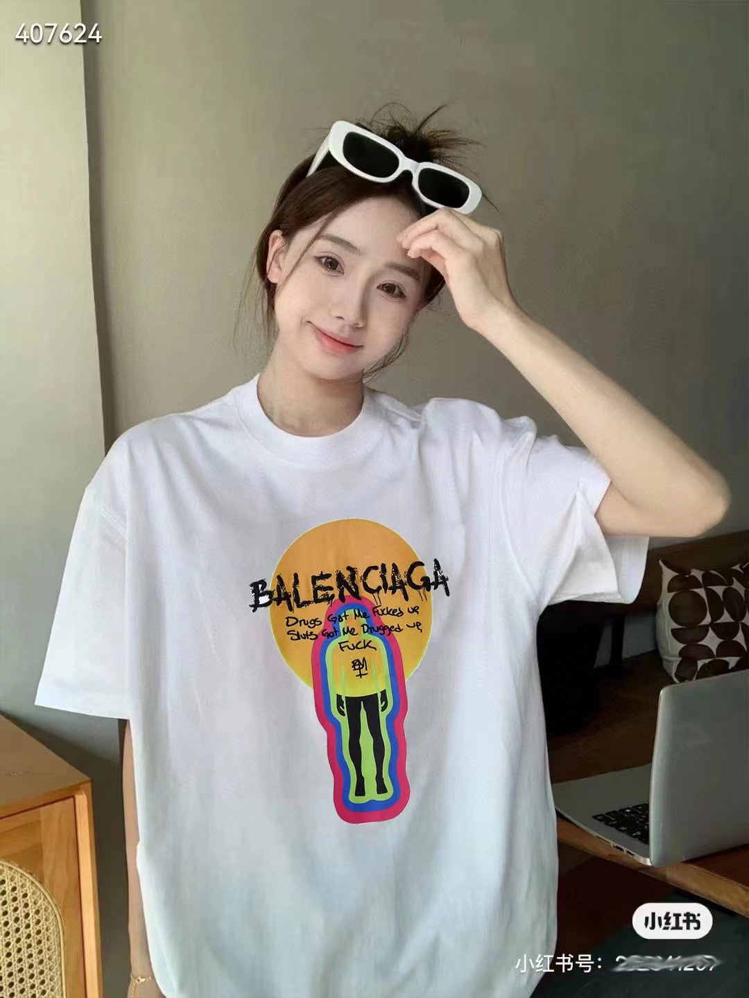 Ba*len*cia*ga white t-shirt with graphic design