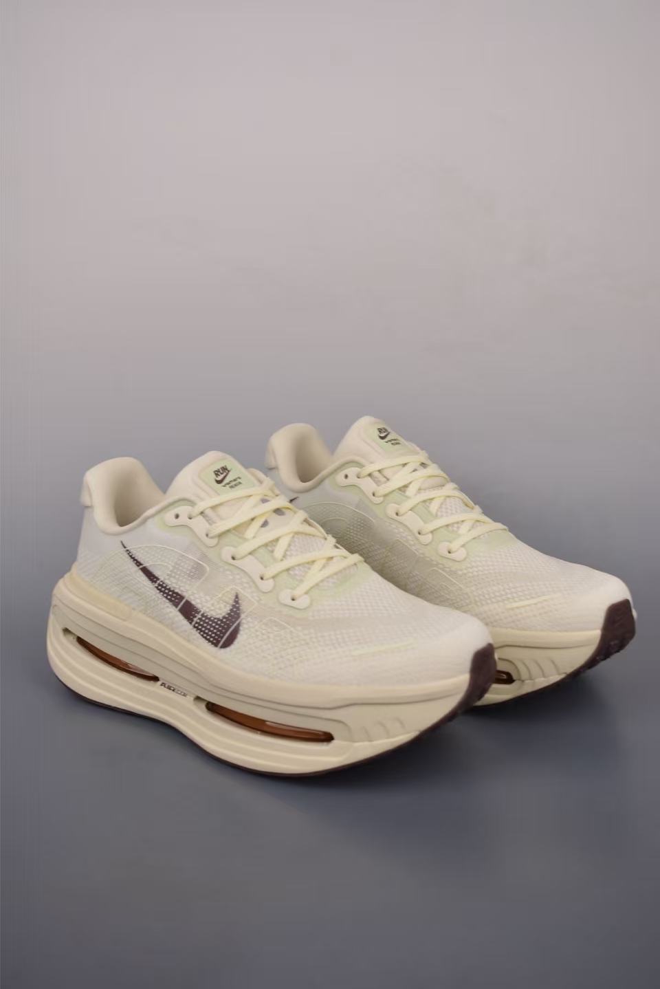 Nike Zoom Vomero Premium in Oatmeal: Baked Earth
