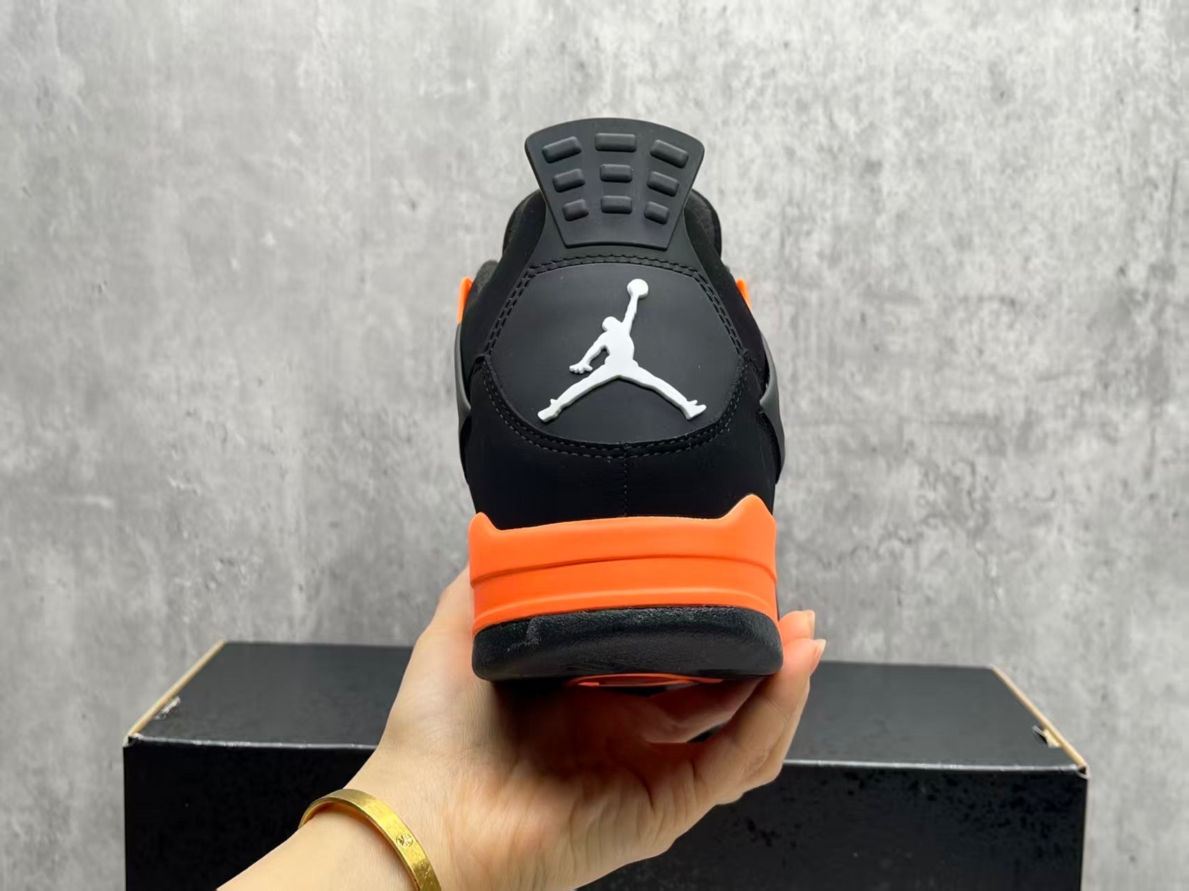 Air Jordan 4 Retro "Orange Thunder"