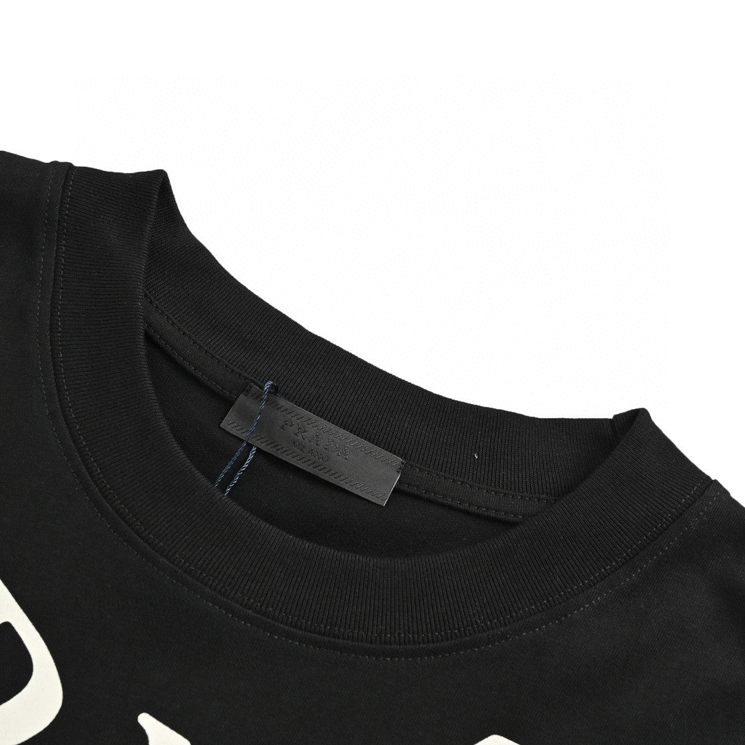 Pra*a t-shirt - black with bold branding