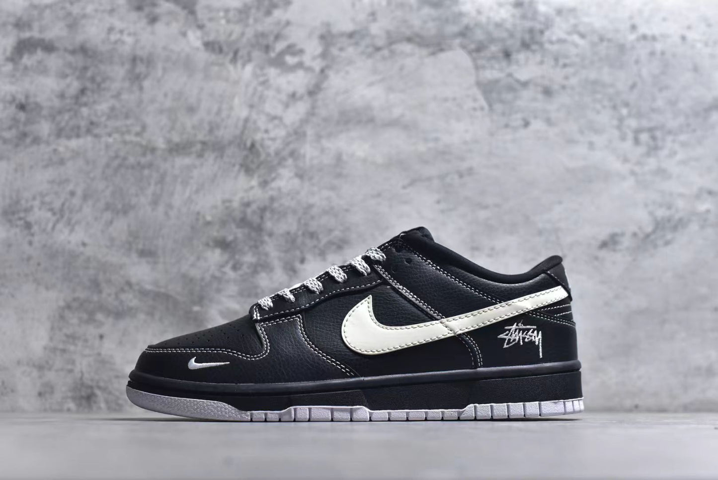 Nike Dunk Low “White/Black” – The Timeless “Panda” Essential