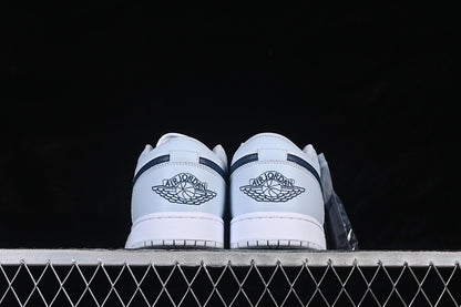 AIR JORDAN 1 LOW RETRO "WHITE / UNIVERSITY BLUE"