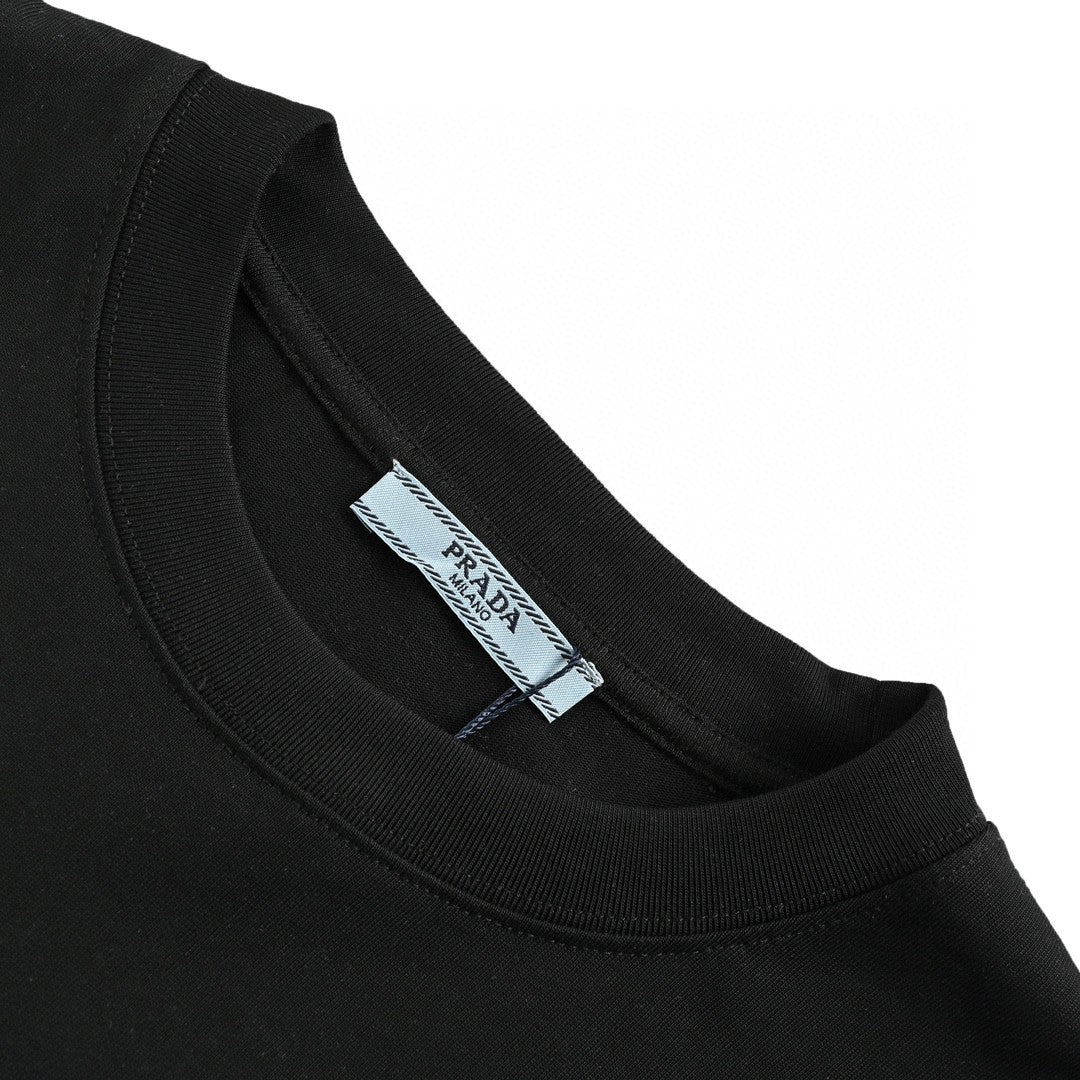 Pra*a t-shirt - pocket detail