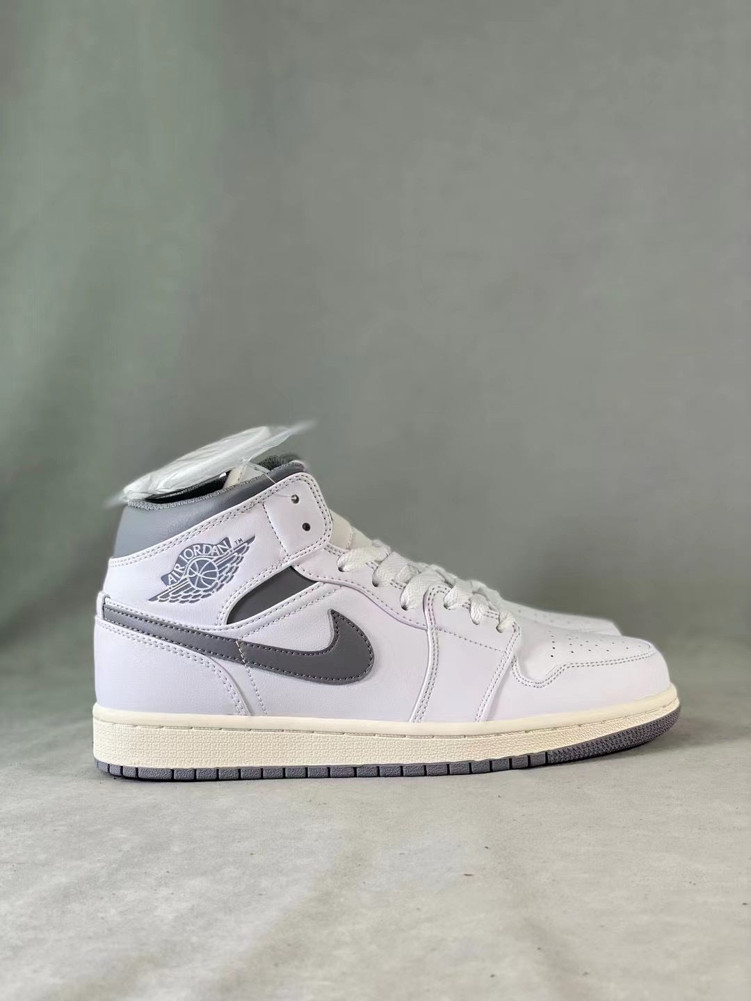 Air Jordan 1 Retro High OG "White Grey"