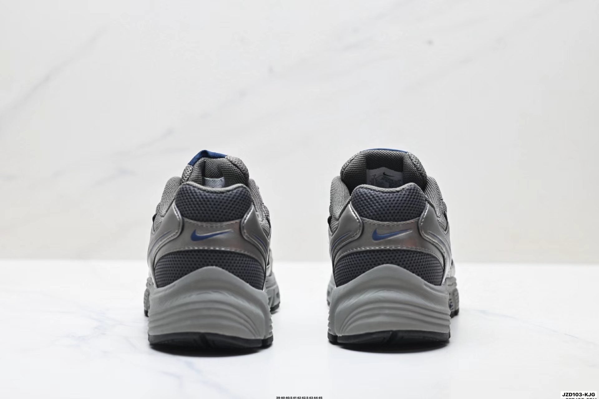 Nike Zoom Vomero 20 in Silver/Blue: Aerodynamic Current