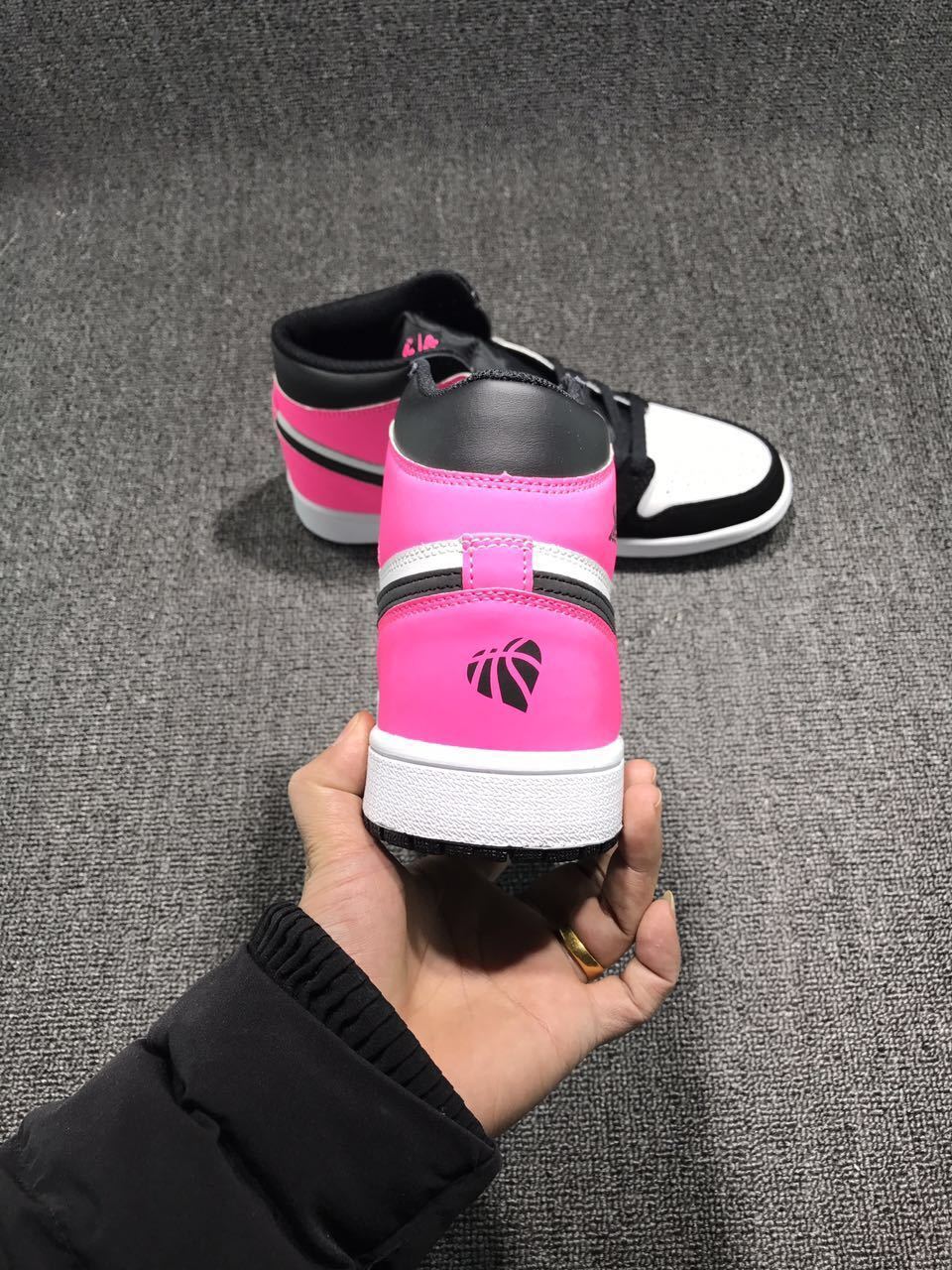 Air Jordan 1 Retro High OG 'Valentine's Day'