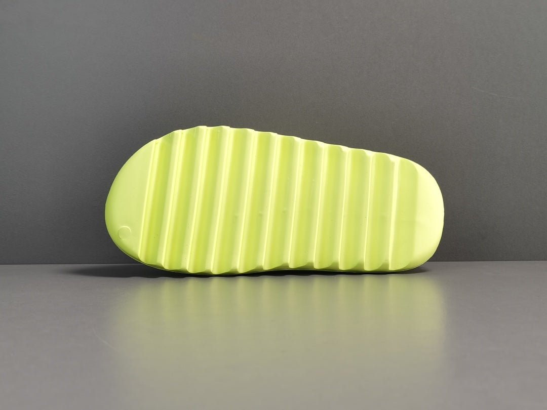 超特価即納adidas Yeezy Slide GlowGreen 26.5cm サンダル