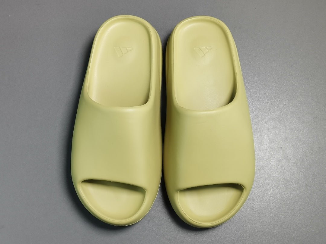 Ad*s yeezy slide x resin