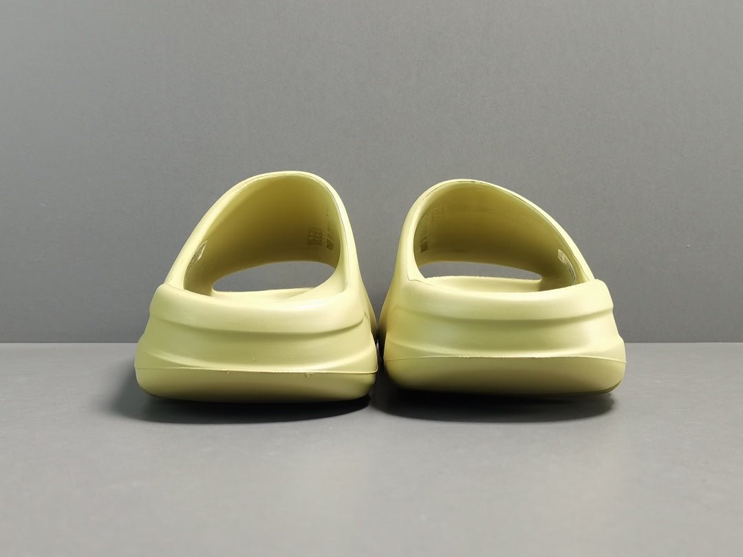 Ad*s yeezy slide x resin