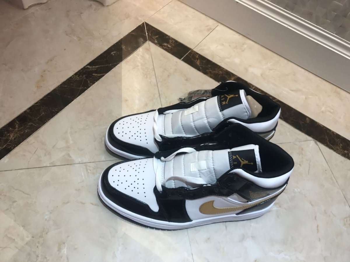 JORDAN 1 MID x PATENT BLACK WHITE GOLD