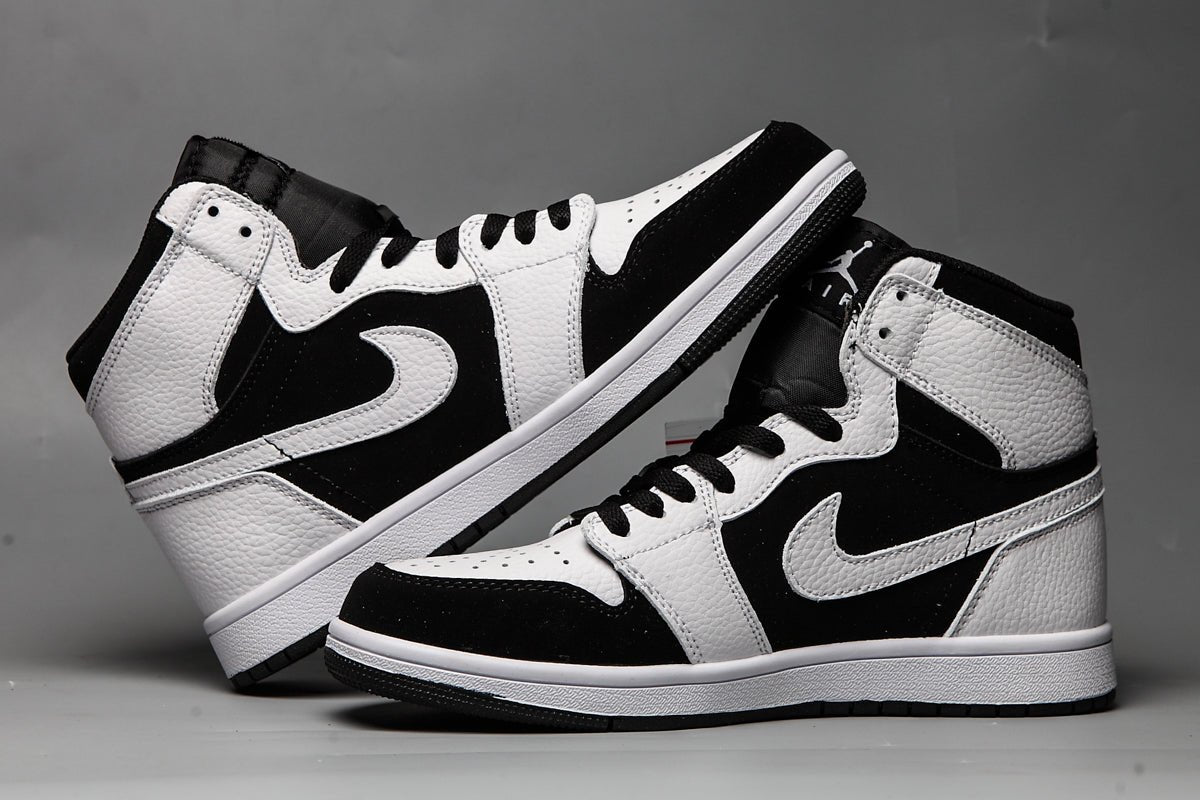 JORDAN 1 MID x WHITE BLACK