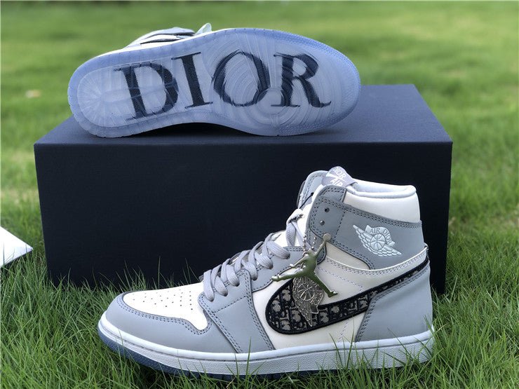 JORDAN 1 RETRO HIGH x DIOR