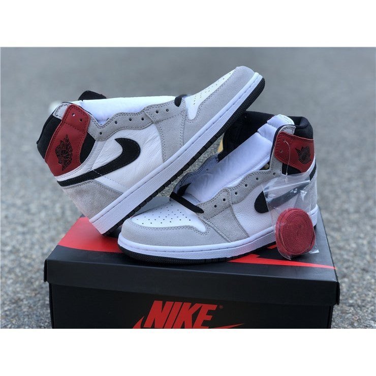 Jordan 1 light smoke best sale grey precio