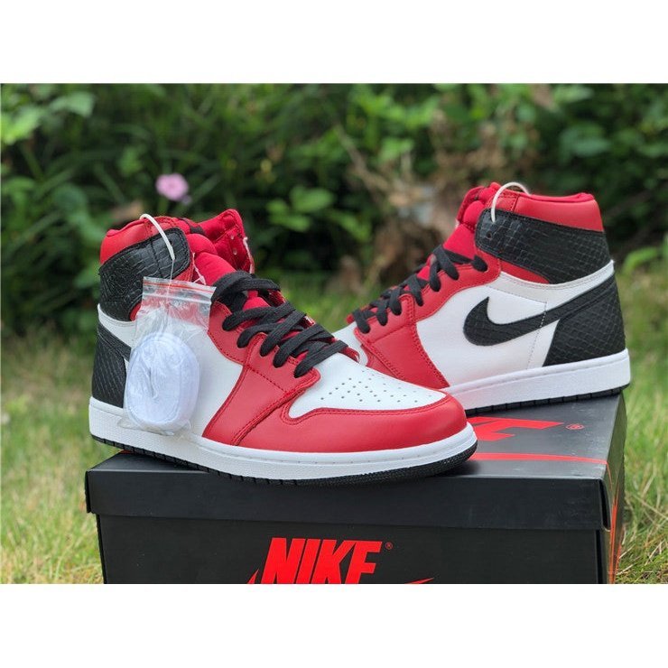 JORDAN 1 RETRO HIGH x SATIN SNAKE CHICAGO