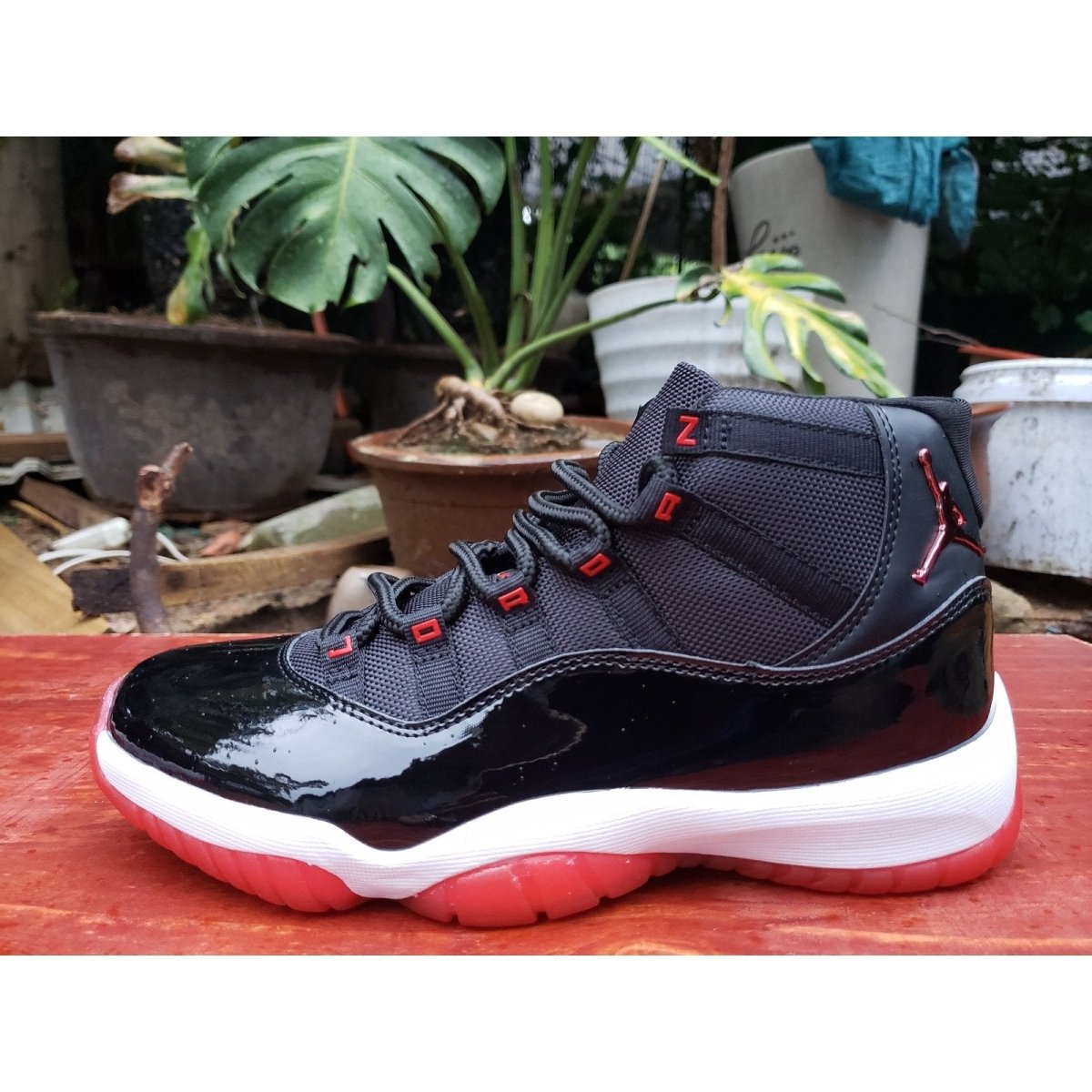 JORDAN 11 RETRO x PLAYOFFS BRED