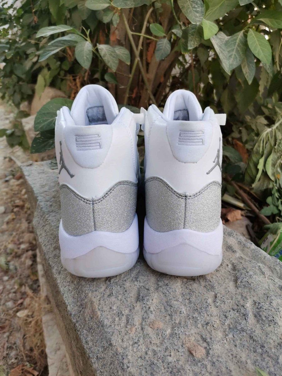 Jordan 11 best sale white on white