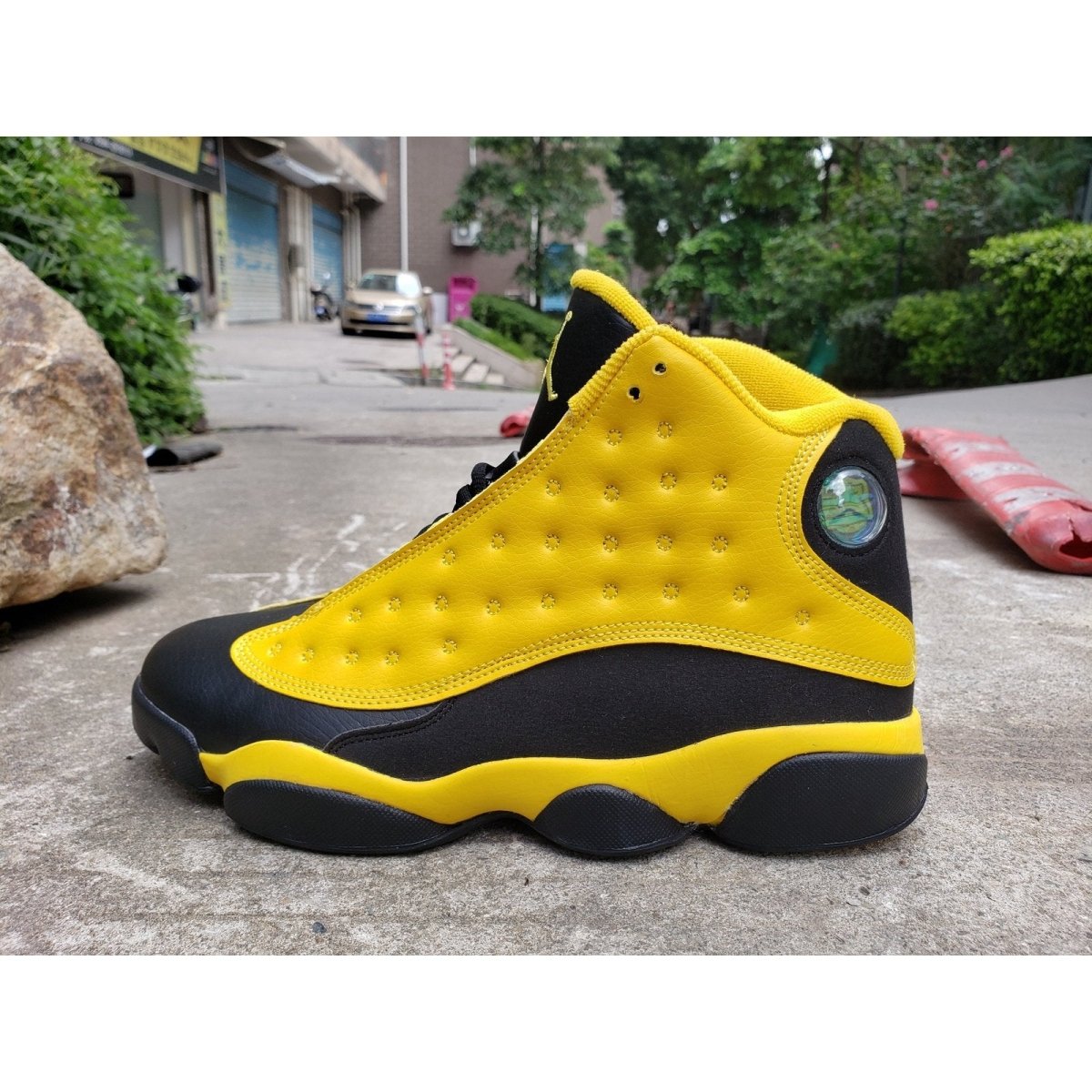 Jordan 13 best sale retro yellow