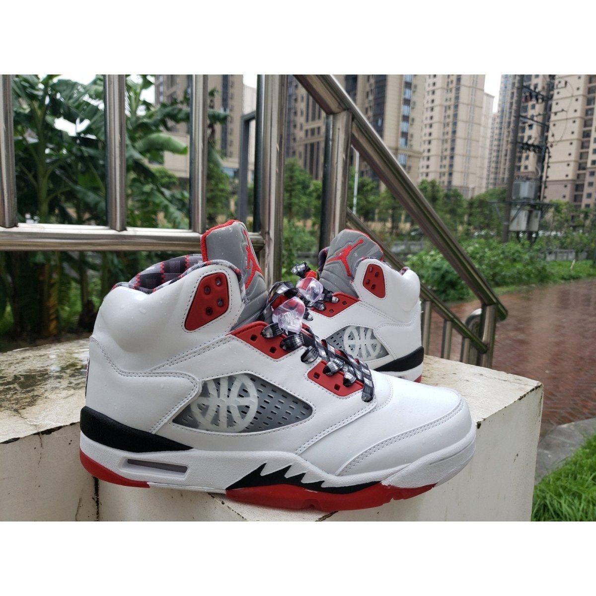 Air jordan 5 on sale retro supreme white