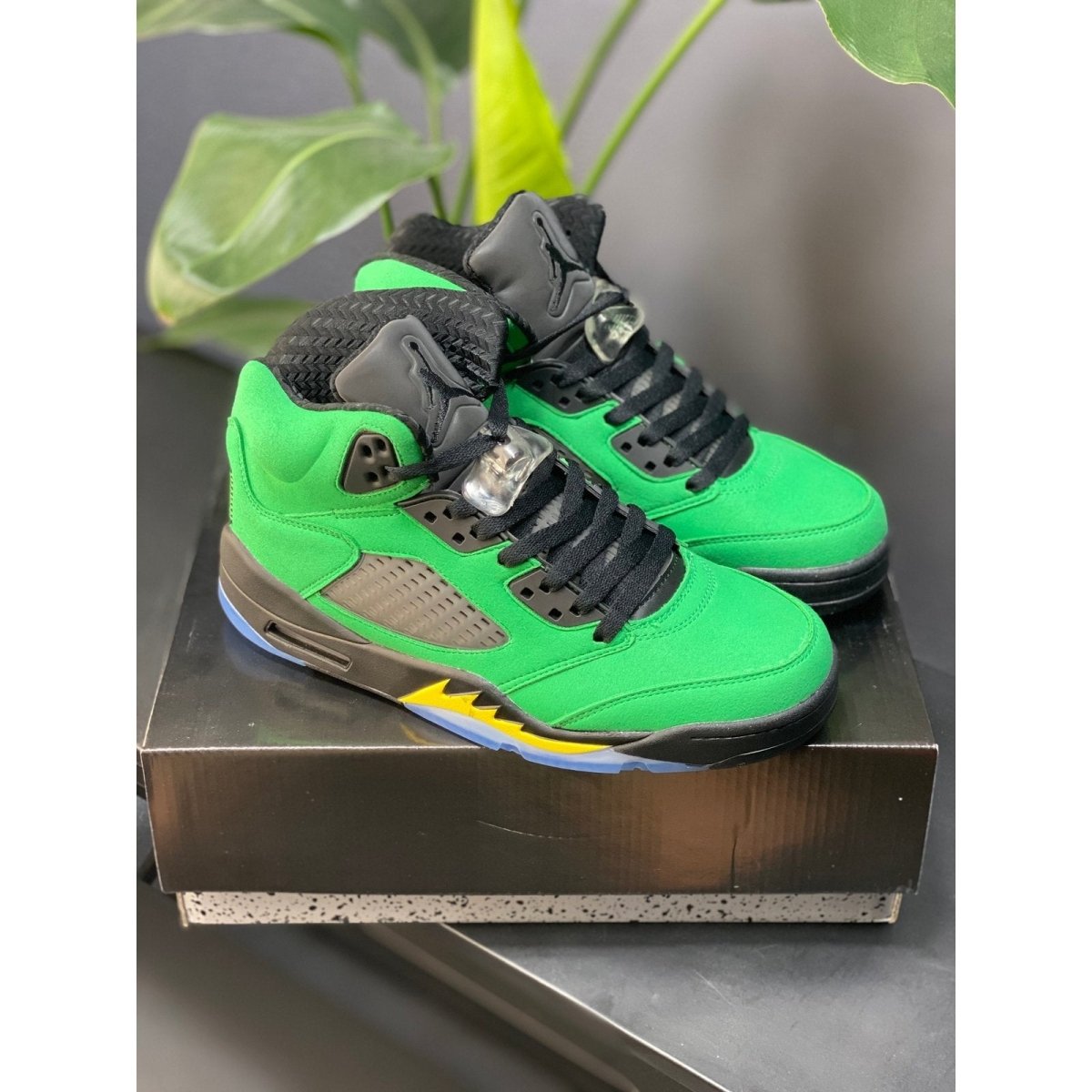 JORDAN 5 RETRO x SE OREGON