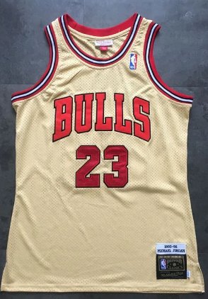 MICHAEL JORDAN CHICAGO BULLS GOLDEN THROWBACK JERSEY - Prime Reps