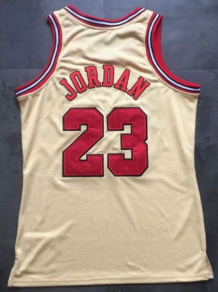 MICHAEL JORDAN CHICAGO BULLS GOLDEN THROWBACK JERSEY - Prime Reps