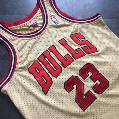 MICHAEL JORDAN CHICAGO BULLS GOLDEN THROWBACK JERSEY - Prime Reps