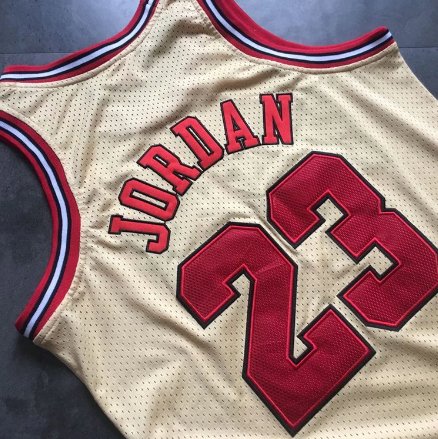MICHAEL JORDAN CHICAGO BULLS GOLDEN THROWBACK JERSEY - Prime Reps