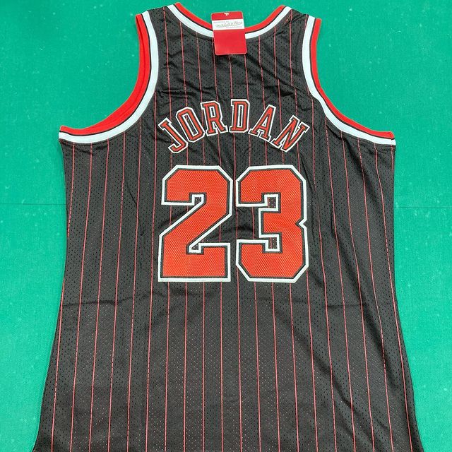 MICHAEL JORDAN CHICAGO BULLS THROWBACK JERSEY - Prime Reps