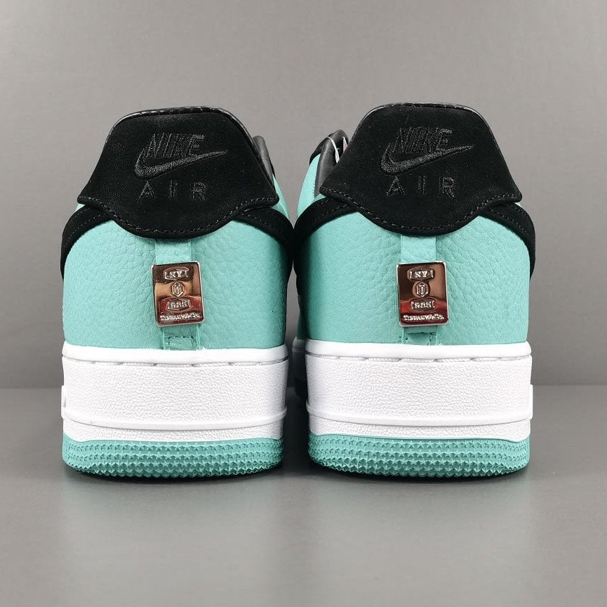 TIFFANY & CO NIKE AIR FORCE 1 UNBOXING! 