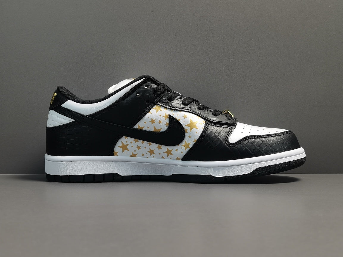 nike sb dunk x Sup*e stars black