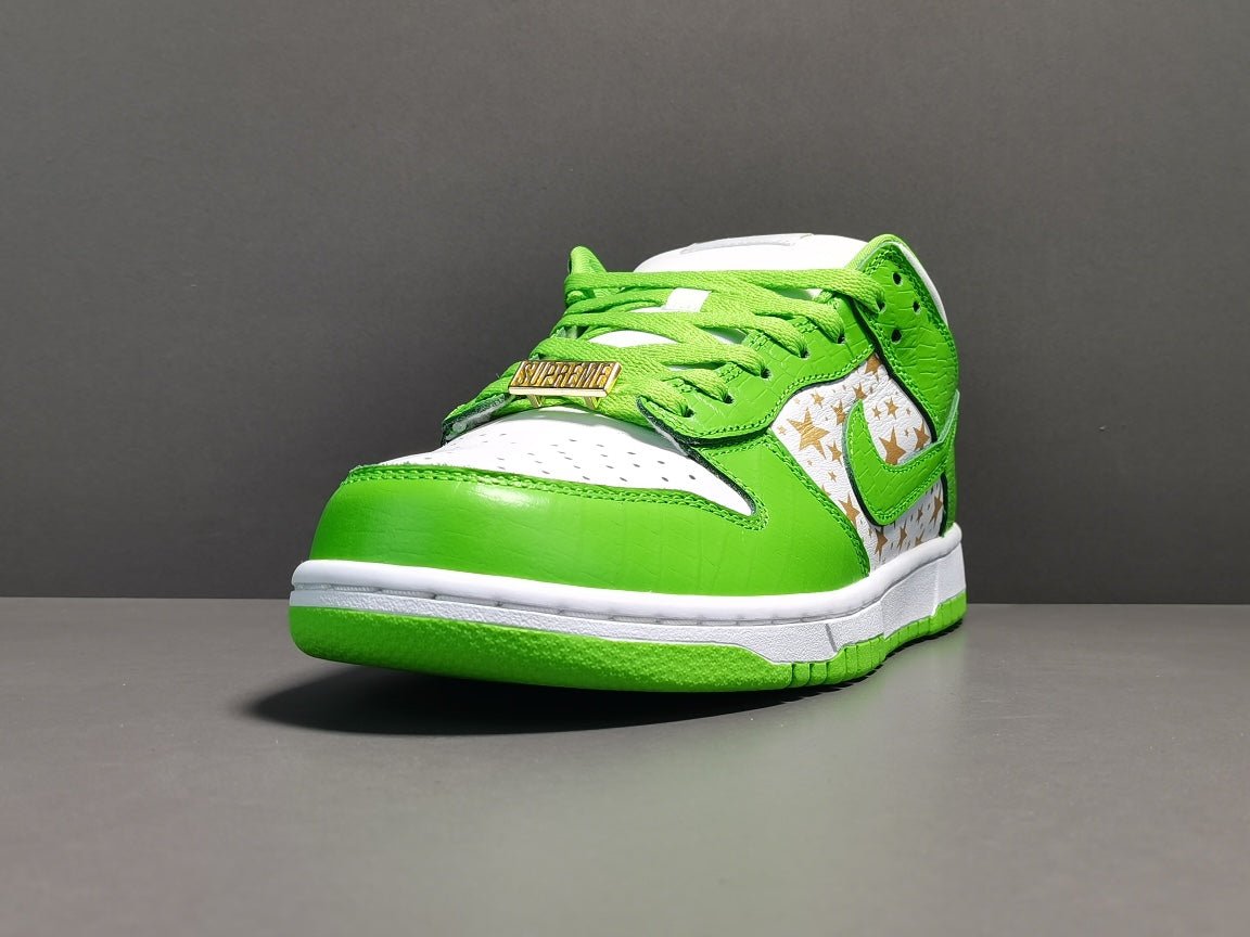 NIKE SB DUNK x SUPREME STARS MEAN GREEN - Prime Reps