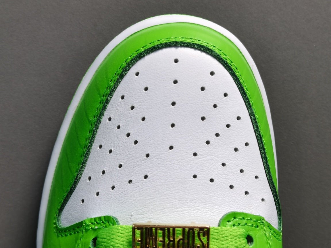 nike sb dunk x Sup*e stars mean green