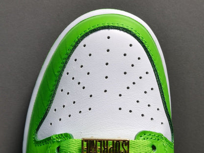 NIKE SB DUNK x SUPREME STARS MEAN GREEN - Prime Reps