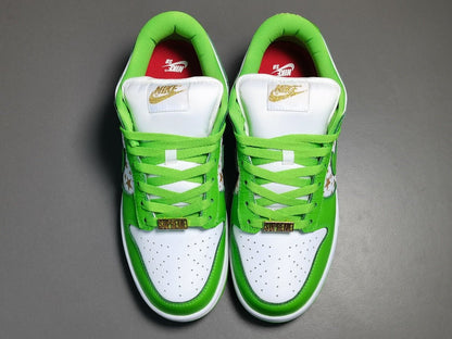 NIKE SB DUNK x SUPREME STARS MEAN GREEN - Prime Reps