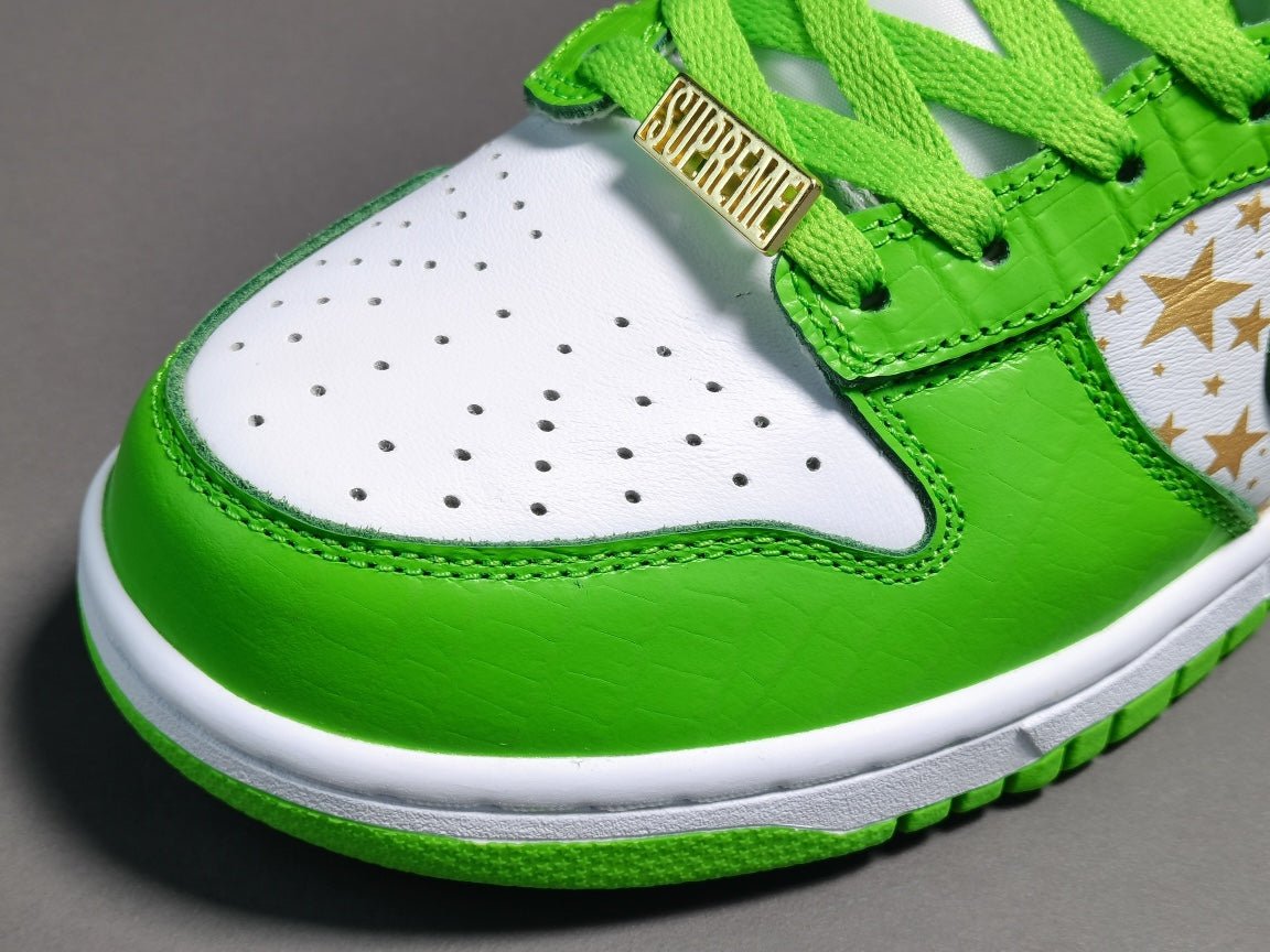 NIKE SB DUNK x SUPREME STARS MEAN GREEN - Prime Reps