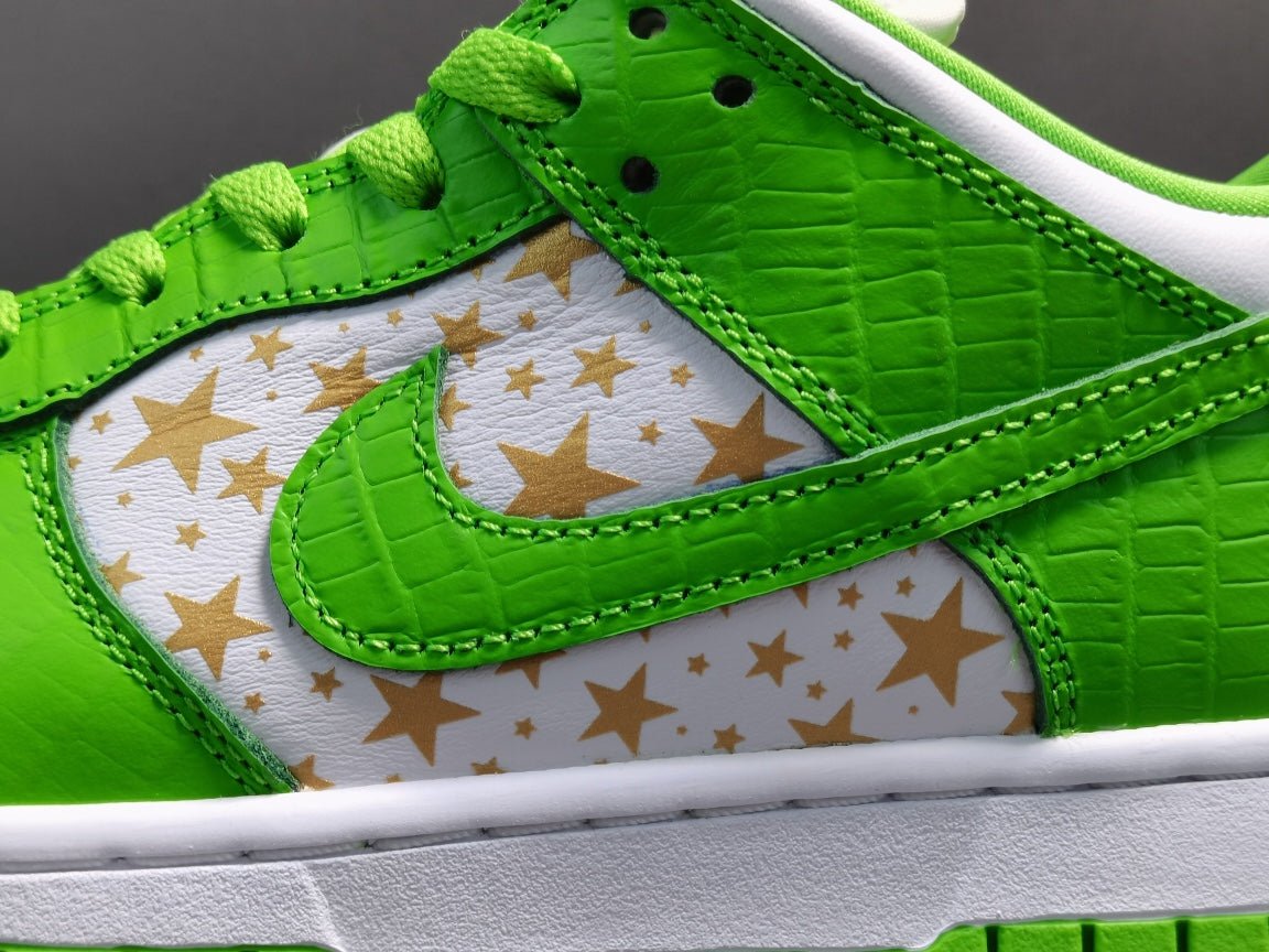 nike sb dunk x Sup*e stars mean green