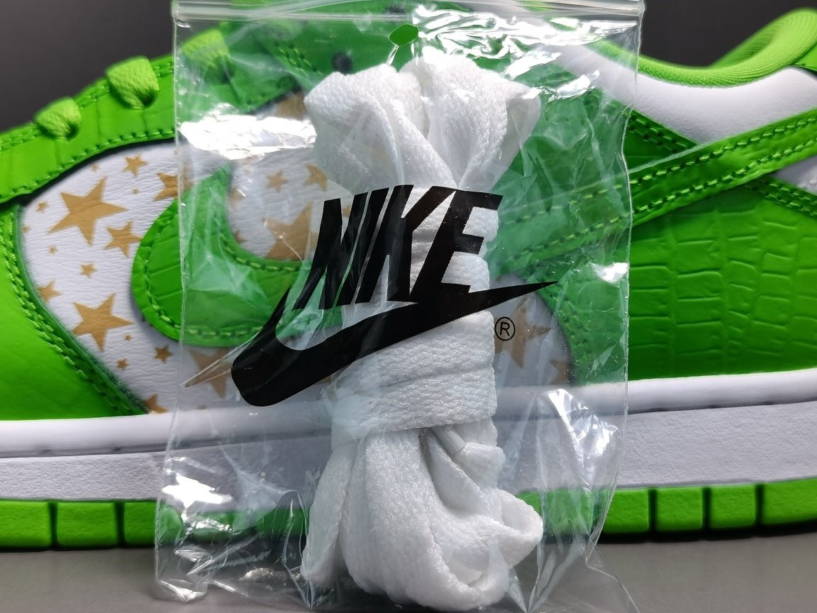 nike sb dunk x Sup*e stars mean green