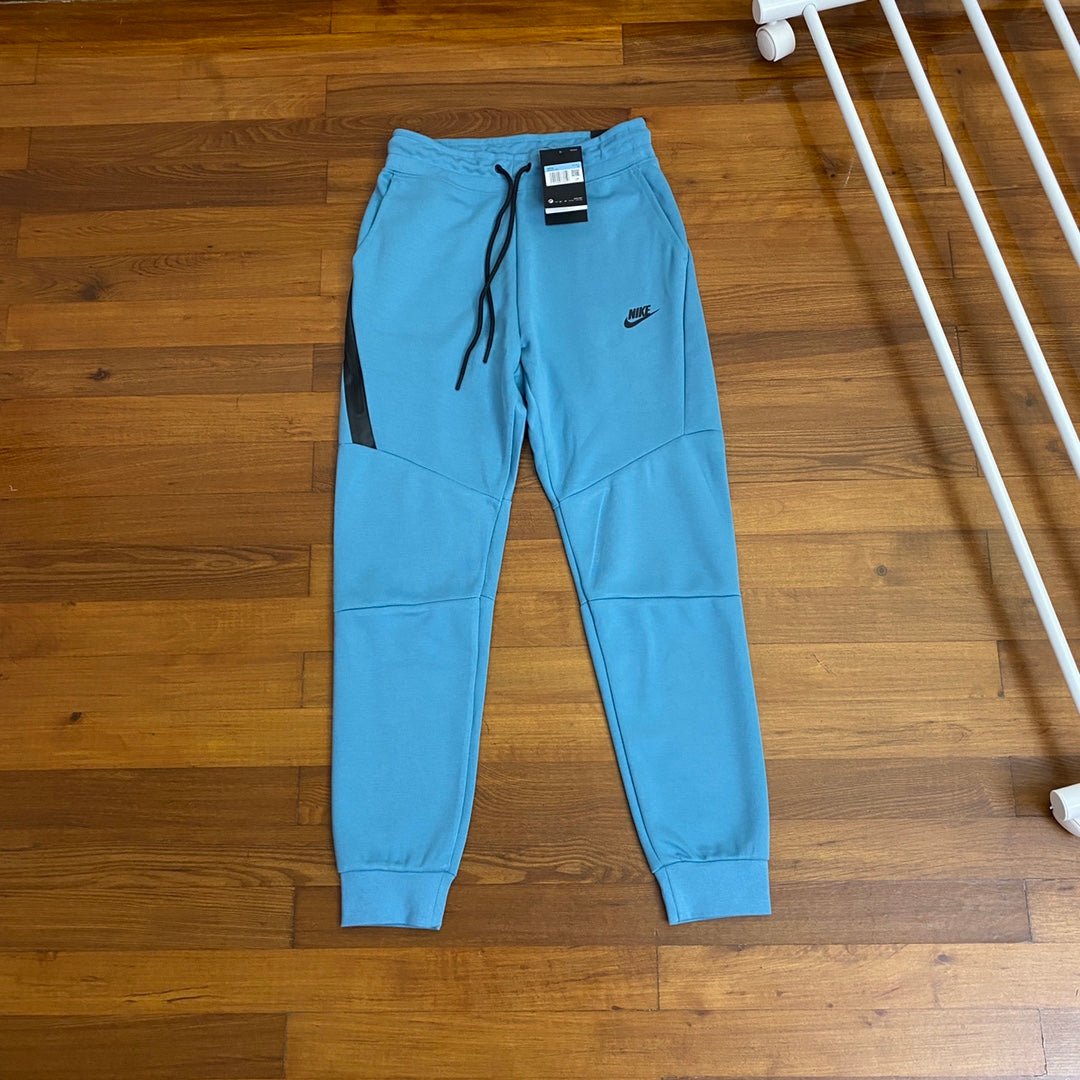 NIKE TECH FLEECE PANTS x LIGHT BLUE